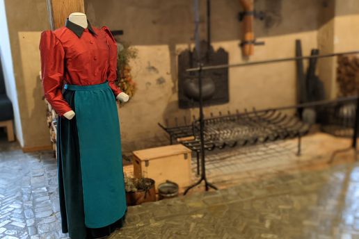 Historische "Tracht" im Foyer des Historischen Museums